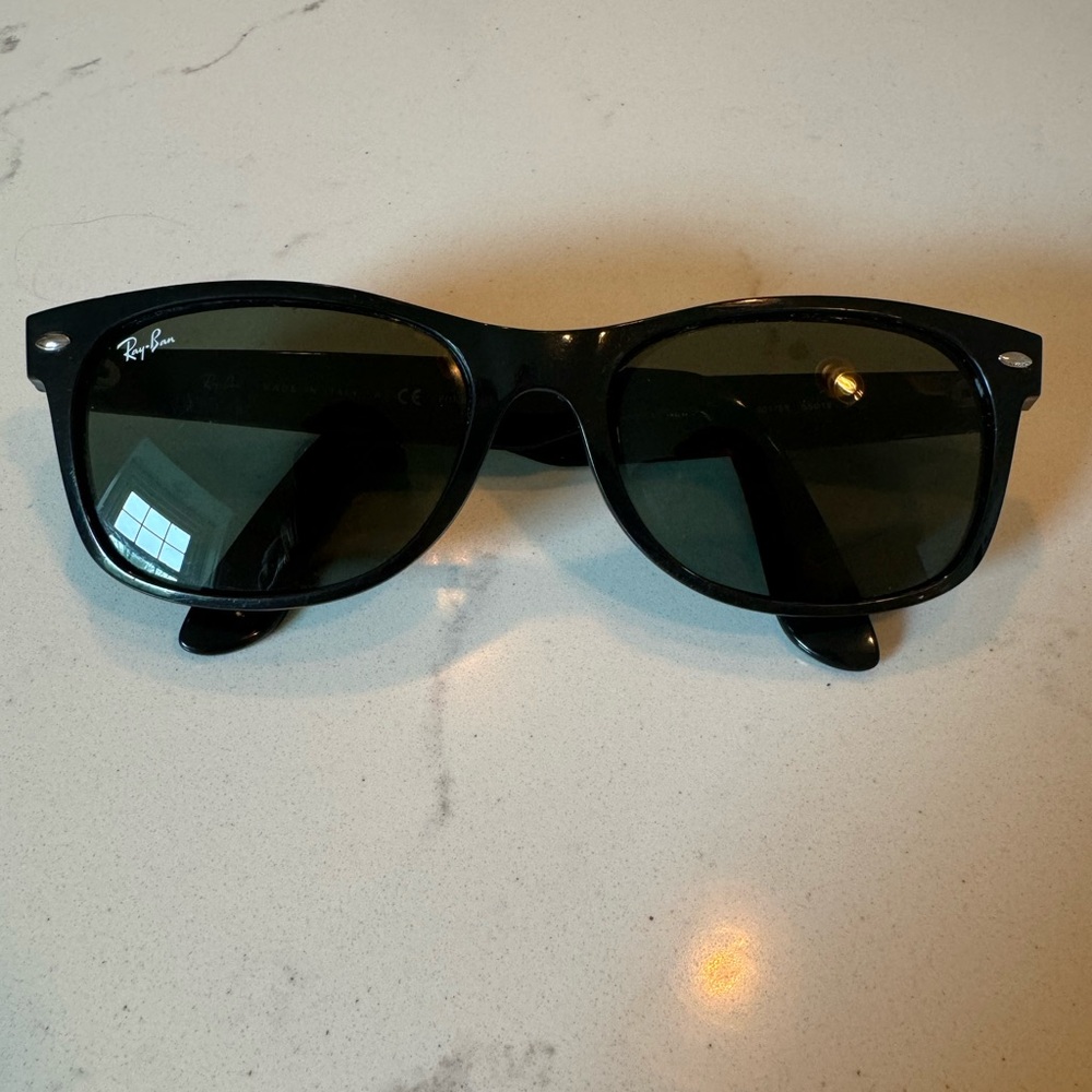 Rayban new wayfarers- black